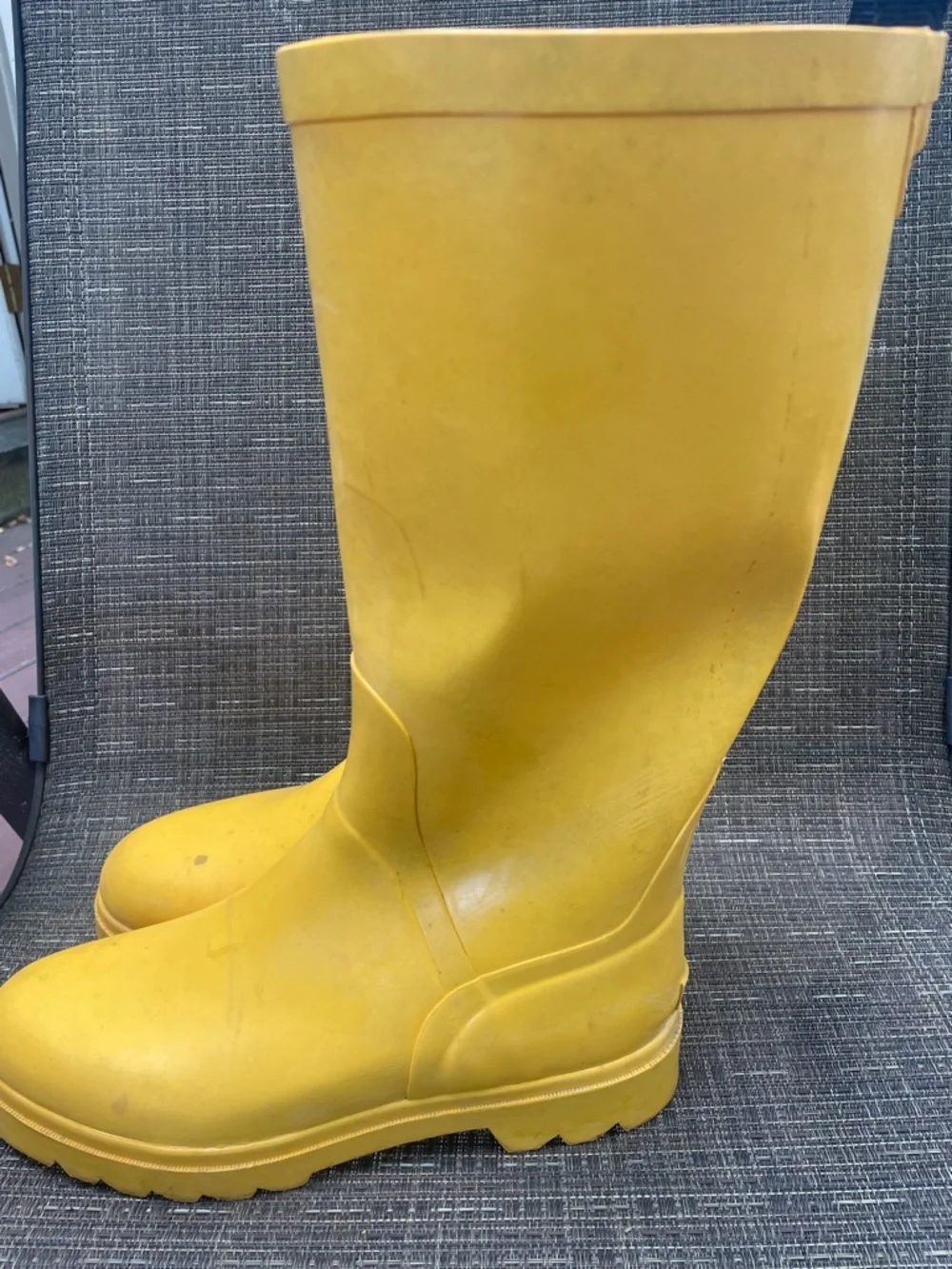 L.L.Bean yellow rubber Wellie rain boots - Sz 8